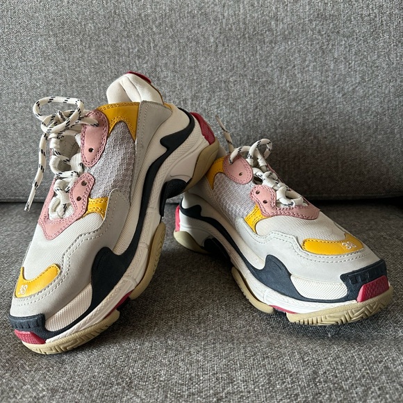 Balenciaga, triple S women’s size 8 in a cream, yellow and red color - Picture 2 of 3
